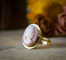 Afbeelding in Gallery-weergave laden, Victoria